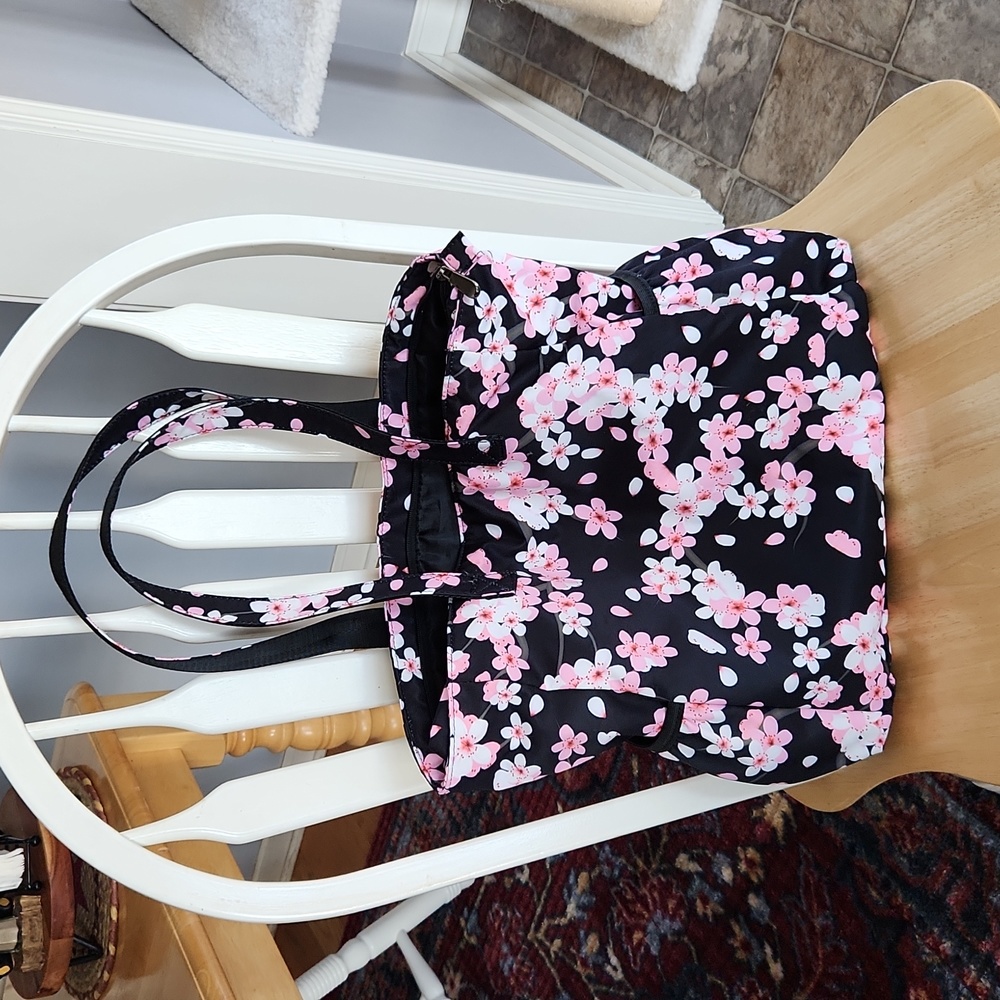 Cloud music medium size tote bag.